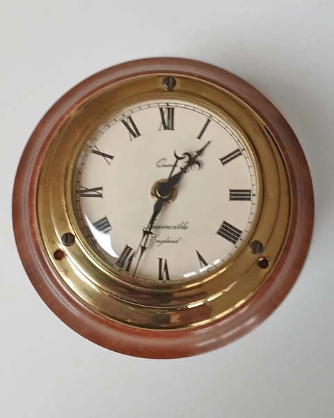 Ship's clock mount